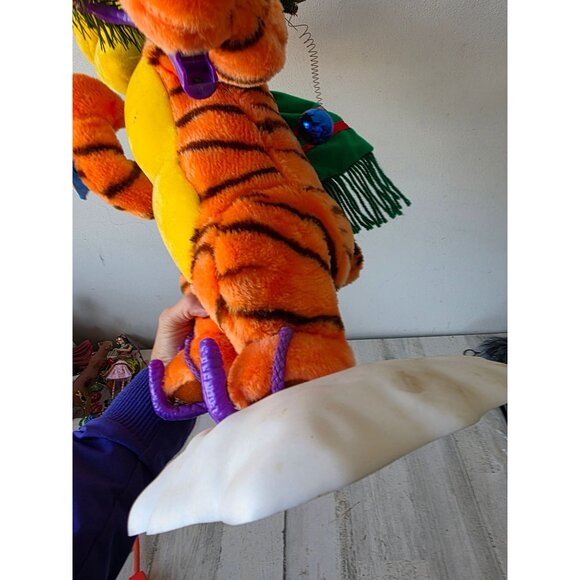 Vintage Telco AS IS Tigger Winnie the Pooh tree plush skating Xmas decor - Picture 11 of 12